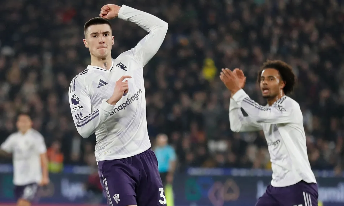 Man Utd thoát thua West Ham ở phút cuối